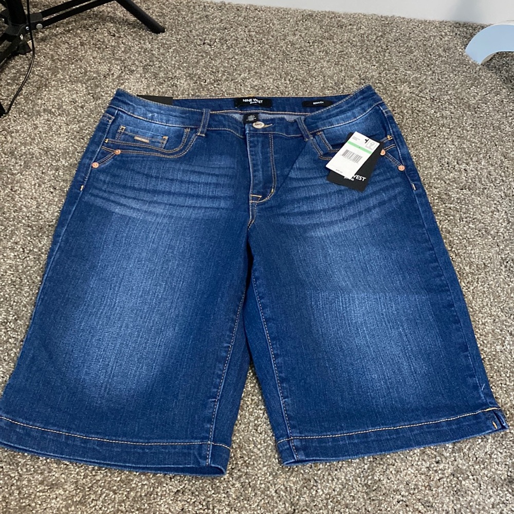 Nine West Bermuda size 8